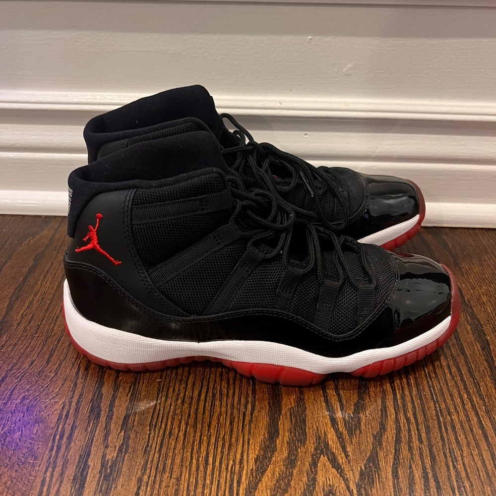Jordan 11 Retro
Playoffs Bred (2019)